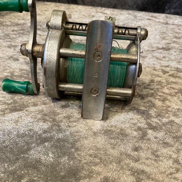 Vintage Pflueger Akron Bait Casting Reel 1893 - Picture 4 of 4